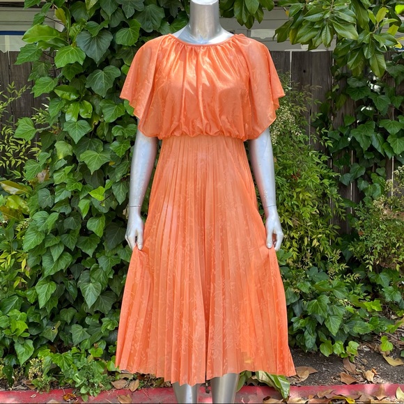 Vintage Dresses & Skirts - 1970s Whimsical Peachy Flutter Sleeve Day Dress